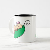 Tweeling jongen en meisje in peul tweekleurige koffiemok (Voorkant links)