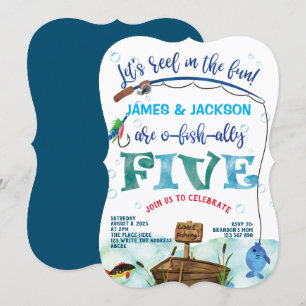 Tweeling jongens kleine visser met de vijfde kaart