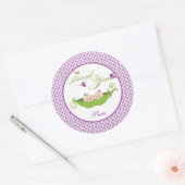 Tweeling Meisjes Pea in een Pod Baby shower Favor  Ronde Sticker (Envelop)