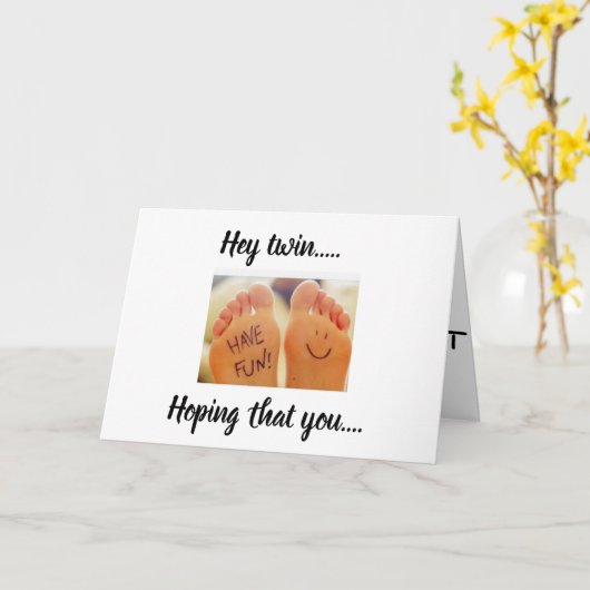 ***TWEELING*** VERJAARDAGSWENSEN VAN *PRATENDE VOE KAART (Gele Bloem)