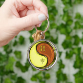 Tweelingen en houten aap sleutelhanger (Hand)