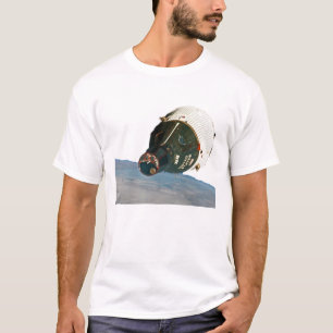 Tweelingen in een baan om de aarde. t-shirt