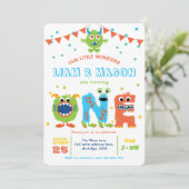 Tweelingen kleine monsters eerste verjaardag jonge kaart (Staand voorkant)