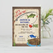 Tweelingige jongens Roestbijt op de eerste verjaar Kaart (Staand voorkant)