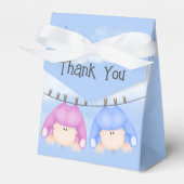 Tweelingjongen en meisje die aan waslijn hangen bedankdoosjes (Voorkant Zijde)