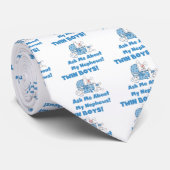 Tweelingjongens vragen naar mijn neefje stropdas (Opgerold)