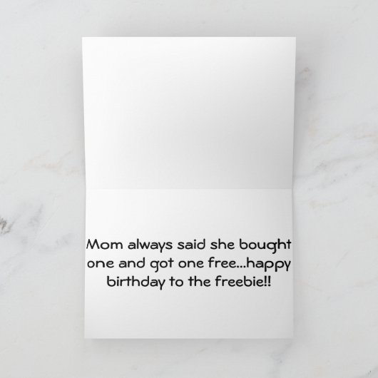 TWEELINGMOEDER KOCHT ER EEN EN KREEG ER EEN GRATIS KAART (Binnen)