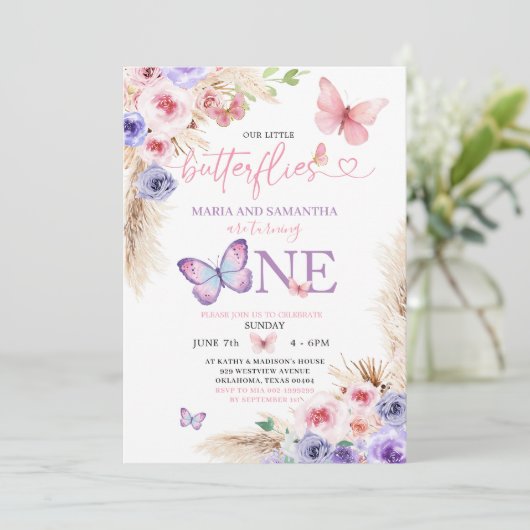 Tweelingroze Paarse vlinder Eerste Verjaardag Bloe Kaart (Staand voorkant)