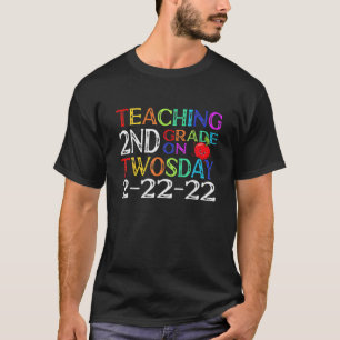 Tweemaal daags Dinsdag 22 februari 2022 Funny 2/22 T-shirt