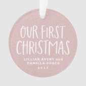 Tweemaal in eerste kerstmis schattige roze geperso ornament (voorkant)