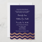 Tweetalige Chic Roos Gold Chevron bruiloft Uitnodi Kaart (Voorkant)