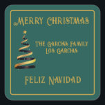 Tweetalige Feliz Navidad Christmas Green Golden Vierkante Sticker<br><div class="desc">Tweetalige Green en Golden Square Stickers: "Vrolijk kerstfeest" en "Feliz Navidad" aanpasbaar en evenals de familienaam. Mooie stickers om in je cadeaus te zetten om deze kerst aan je geliefden te geven.</div>