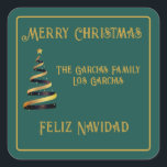 Tweetalige Feliz Navidad Christmas Green Golden Vierkante Sticker<br><div class="desc">Tweetalige Green en Golden Square Stickers: "Vrolijk kerstfeest" en "Feliz Navidad" aanpasbaar en evenals de familienaam. Mooie stickers om in je cadeaus te zetten om deze kerst aan je geliefden te geven.</div>