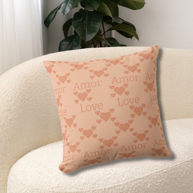 Tweetalige perzikkleurige harten Amor Liefde Tekst Kussen (peach heart bilingual pillow. amor-love editable personalized custom text. multilingual project)
