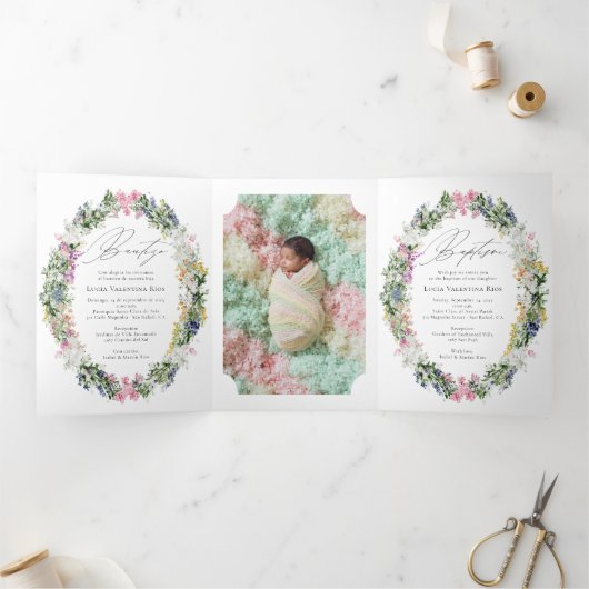 Tweetalige Spaans-Engelse doop Bautizo Drieluik Uitnodiging (Binnen)