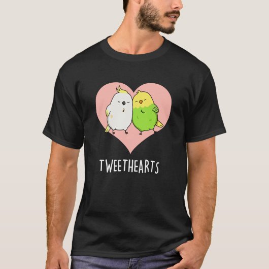 Tweethearts Grappige Tortelduifjes Pun Dark BG T-shirt (Voorkant)