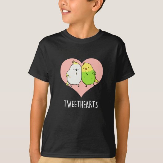 Tweethearts Grappige Tortelduifjes Pun Dark BG T-shirt (Voorkant)