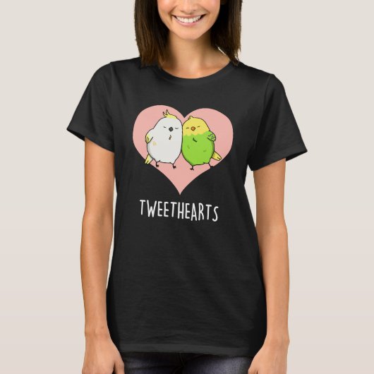 Tweethearts Grappige Tortelduifjes Pun Dark BG T-shirt (Voorkant)