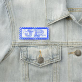 Tweetonige blauwe en witte mesh rand monogram naamplaatje (In situ)