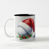 Tweetonige mok met een golfbal met een kerstmuts (Links)