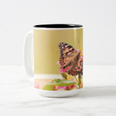 Tweetonige mok met foto van een beschilderde damev (Voorkant links)