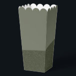 Tweetonige mos groene gunstbox - aangepaste look bedankdoosjes<br><div class="desc">Deze tweekleurige mos groene gunstbox is uw geheime wapen voor het creëren van een slanke, moderne evenementenvibe zonder inspanning. De bovenste helft is voorzien van een zachte matte mos groen, terwijl de onderkant brengt diepte met een gespikkelde ruis textuur, waardoor dit een ideale keuze voor evenementen die elegantie met rand...</div>