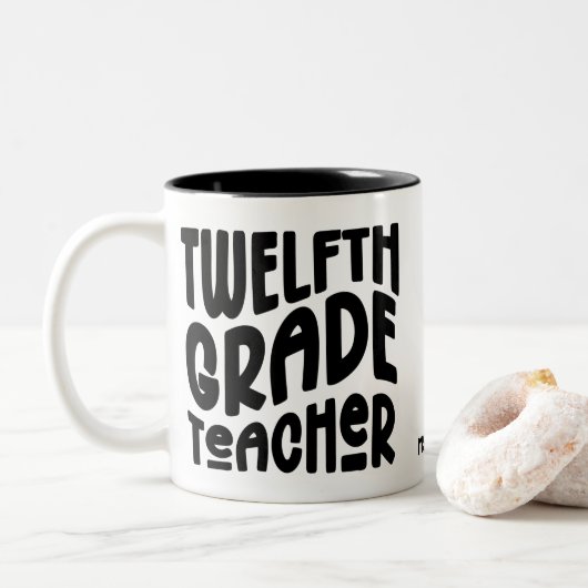 Twelfth Grade Teacher | Black Text Design Tweekleurige Koffiemok (Met donut)