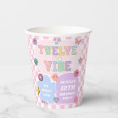 Twelve is een vibe preppy patch 12e verjaardagsfee papieren bekers (Voorkant)