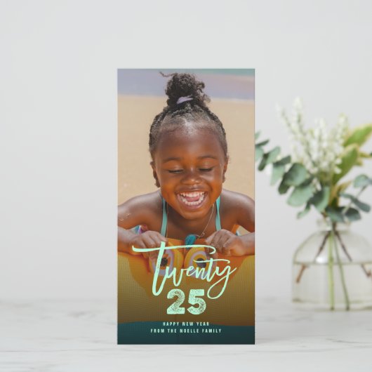 Twenty 25 Neon Brush Script 2025 Nieuwjaarsfoto Feestdagenkaart (Staand voorkant)