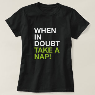 Twijfel? Neem dan een dutje – T-shirt met minimale