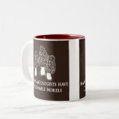 twijfelachtig morels pun design tweekleurige koffiemok (Voorkant links)