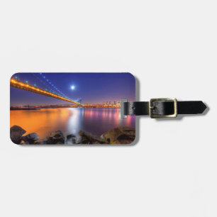 Twilight, George Washington BridgePalisades, NJ. Bagagelabel