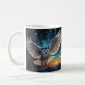 Twilight Sentinel: Uil in vlucht bij zonsondergang Koffiemok (Links)