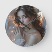 Twilight Seraph – Glanzende Engel van het Avondlic Ronde Klok (Voorkant)