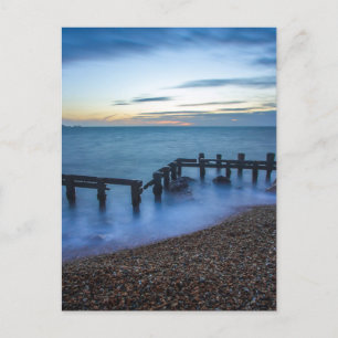 Twilight Sky Over Shoreline en Breakwater Briefkaart
