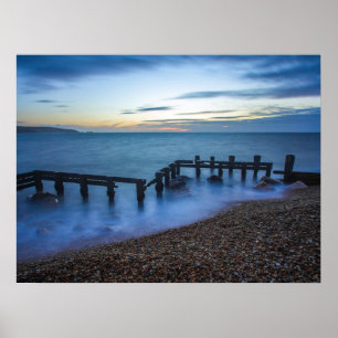 Twilight Sky Over Shoreline en Breakwater Poster
