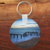 Twilight Sky Over Shoreline en Breakwater Sleutelhanger (Voorkant)