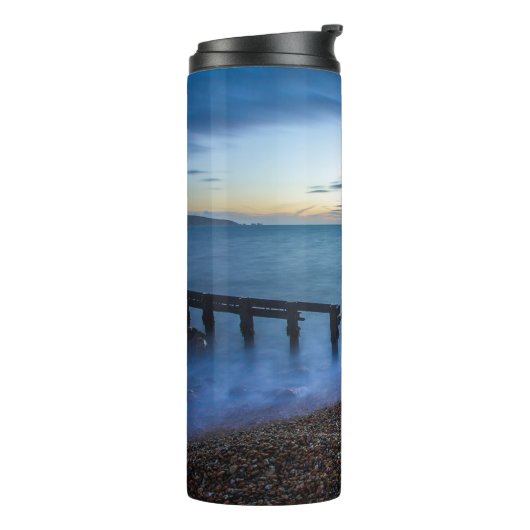 Twilight Sky Over Shoreline en Breakwater Thermosbeker (Gedraaid links)