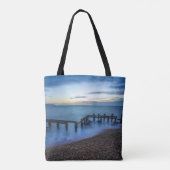Twilight Sky Over Shoreline en Breakwater Tote Bag (Achterkant)