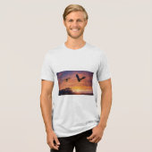 Twilight Wings: De Adelaar en de Uil Tri-Blend Shirt (Voorkant volledig)