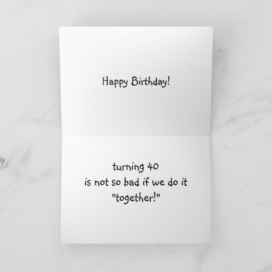 TWIN-*40* IS NIET ZO ERG ALS WE HET "SAMEN" DOEN KAART (Binnen)