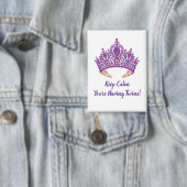 Twin Announcement Button met Paarse kroon (Insitu)