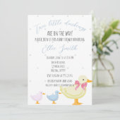 Twin Baby shower Uitnodiging, twee eendjes Kaart (Staand voorkant)