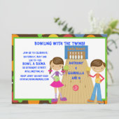 Twin Bowling Birthday Party Invitation Kaart (Staand voorkant)