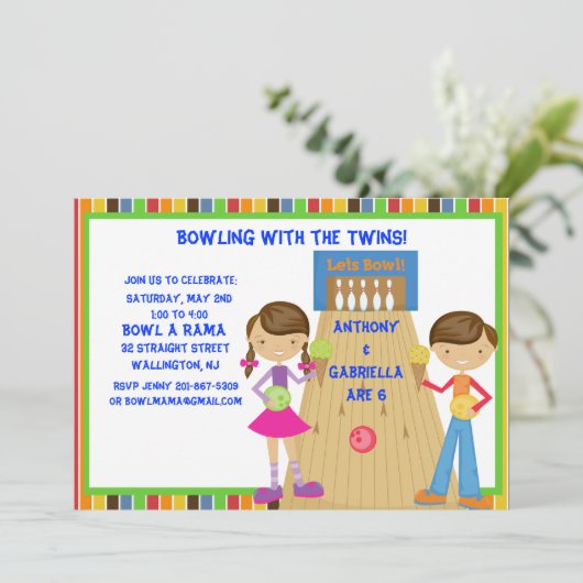 Twin Bowling Birthday Party Invitation Kaart (Staand voorkant)