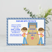 Twin Boys Bowling Birthday Party Invitation Kaart (Staand voorkant)