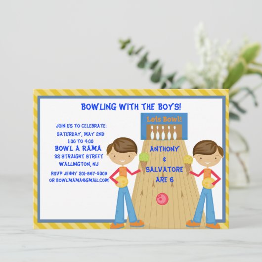 Twin Boys Bowling Birthday Party Invitation Kaart (Staand voorkant)