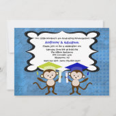 Twin Boys Monkeing Around Afstuderen Invitation Kaart (Voorkant)