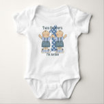 Twin Brothers First Birthday Baby Creeper Romper<br><div class="desc">Twee leuke kleine jongens, die net beginnen te staan, vieren hun eerste verjaardag. Ze zijn gekleed in korte en polka stippen t - shirts en achter hen is een polka stip nummer één. Deze baby, snap-bottom, uit één stuk, creeper is gemakkelijk aan te passen met uw tekst, doopvont en doopvontkleur....</div>