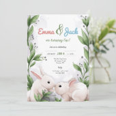 Twin Bunnies Birthday Party Kaart (Staand voorkant)